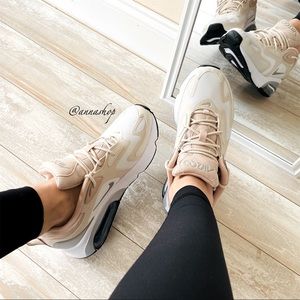 NWT Nike Air Max 200